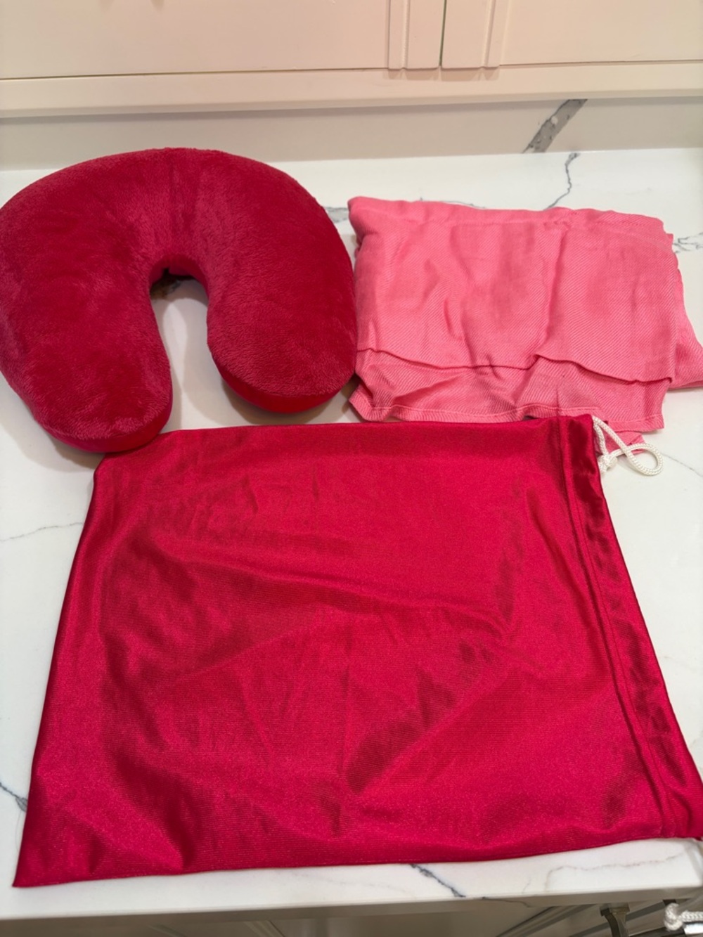 F.L.Y comfort in motion Travel neck pillow and blanket set